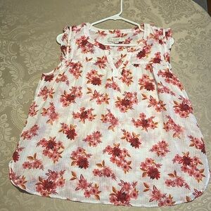 LOFT flutter sleeve cotton top with V neck opening button closure excellent cond